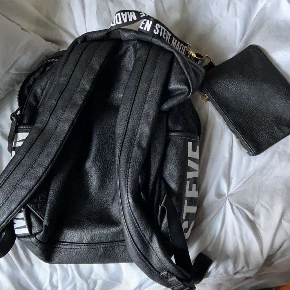Backpack - Picture 3 of 6